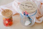 Graviertes Glas mit Bambusdeckel